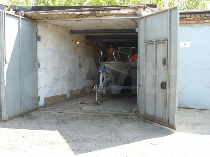 Гараж, > 30 м²