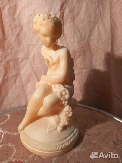 Статуэтка Девочка