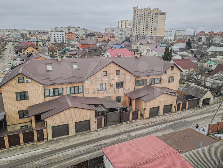 Таунхаус 308,4 м² на участке 7,7 сот.