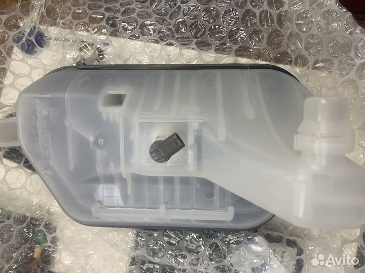 Расширительный бачок радиатора Jaguar XF/XJ