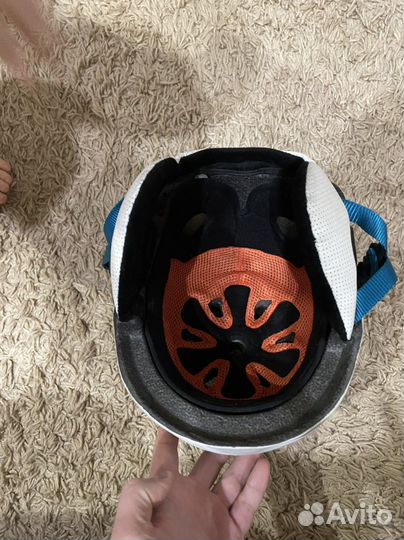 Горнолыжный шлем