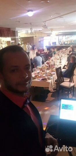 Ведущий, вокалист, звукооператор, певец, диджей