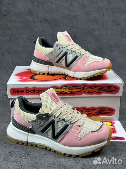 Кроссовки женские розовые