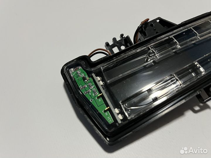 Левый поворотник зеркала Mercedes W212 W204 W221