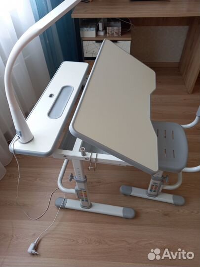 Растущая парта и стул + лампа