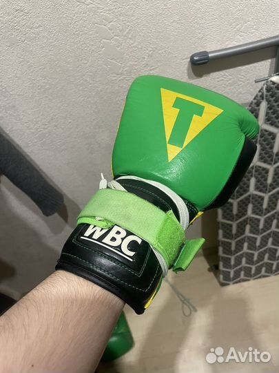 Боксерские перчатки Title WBC 16oz