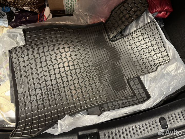 Коврик резиновый для w213