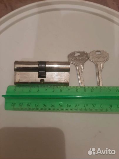 Замок дверной