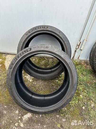 Michelin Pilot Sport 4 S 275/35 R21 и 315/30 R21