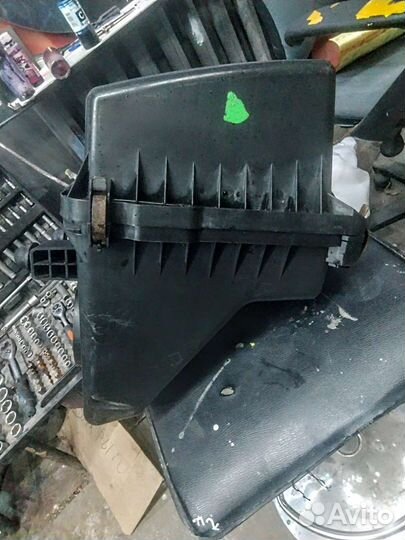 Корпус воздушного фильтра saturn VUE 1 2.2L