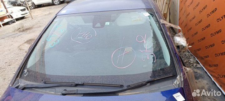 Стекло лобовое Toyota Prius ZVW50 2ZR-FXE 2015