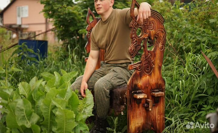 Скамья расписная (уличная мебель)