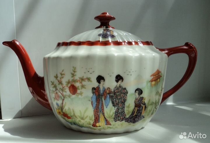 Фарфоровый чайник шинуазри старый Китай