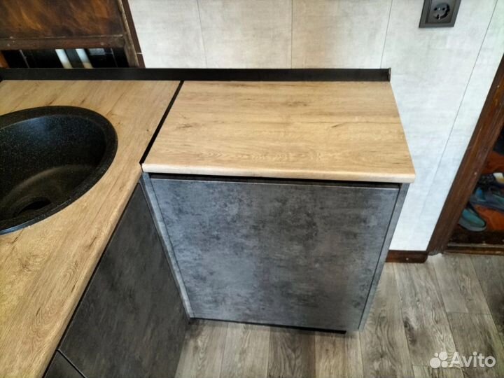 Кухня новая с пеналом