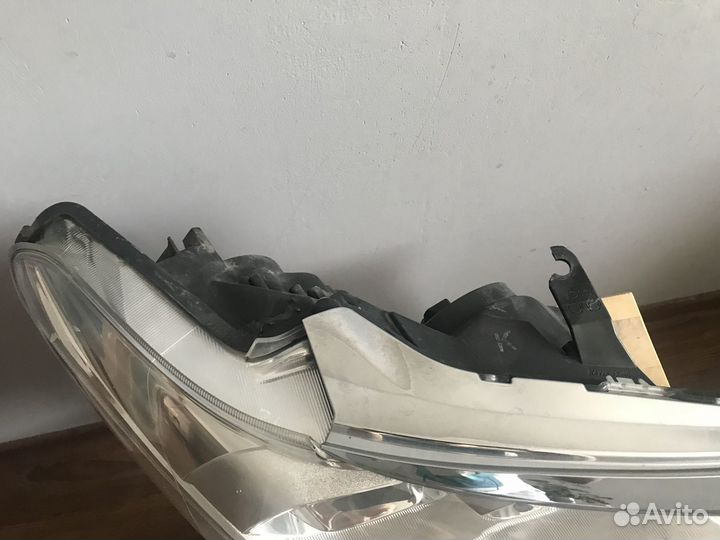 Фара toyota corolla fielder 2016