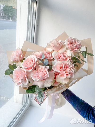 Букет из французских роз с эвкалиптом