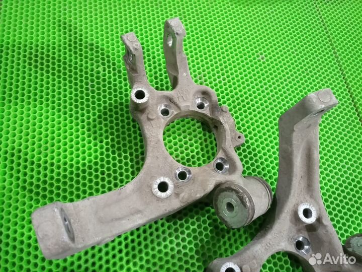 Кулак поворотный задний левый правый Audi A8 D3 S8