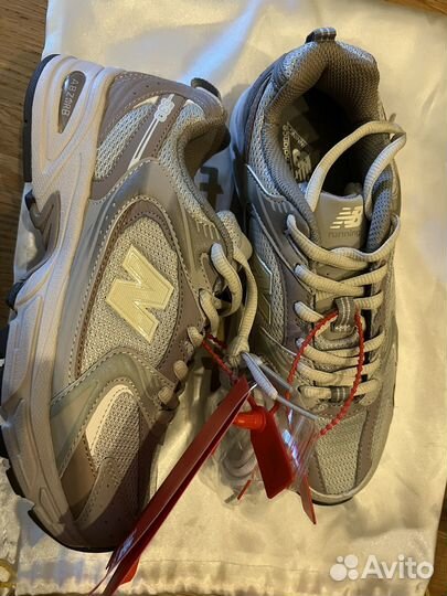 Кроссовки женские