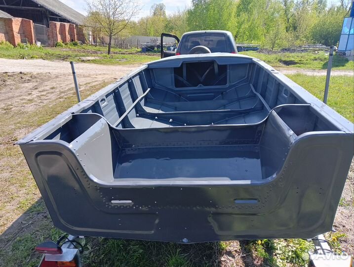 Моторная лодка с мотором