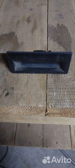 Задняя ручка(кнопка) багажника Фольксваген Джета 6