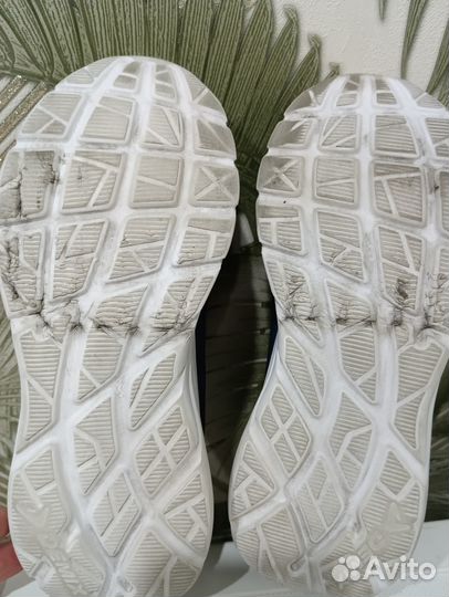 Кроссовки женские