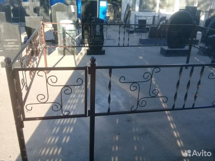 Оградки на кладбище