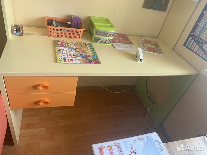 Детский письменный стол