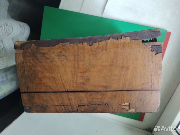 Старинная деревянная шкатулка с замком 19в