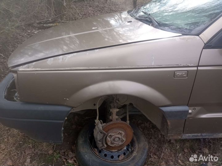 Крыло переднее левое Volkswagen Passat b3