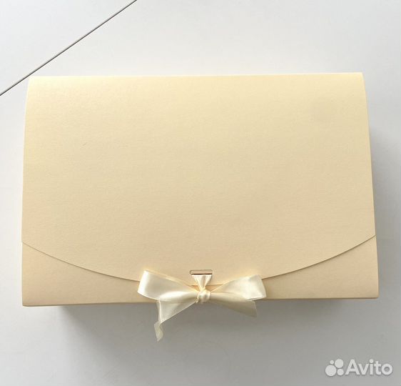 Подарочная коробка