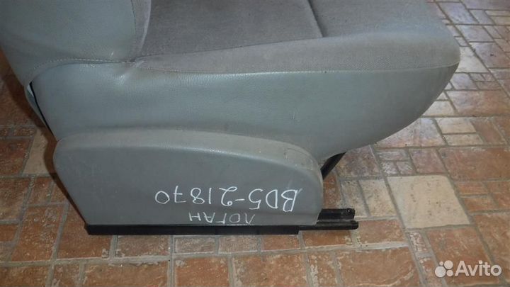 Сиденье переднее правое Renault Logan I 2005-2014