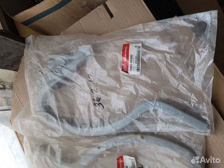 Петля крышки багажника kia rio 3 левая правая