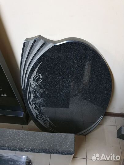 Гранитные стеллы