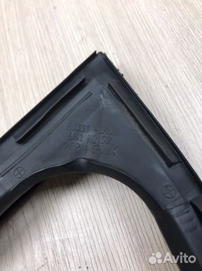 Уплотнитель стекла двери передний левый Nissan