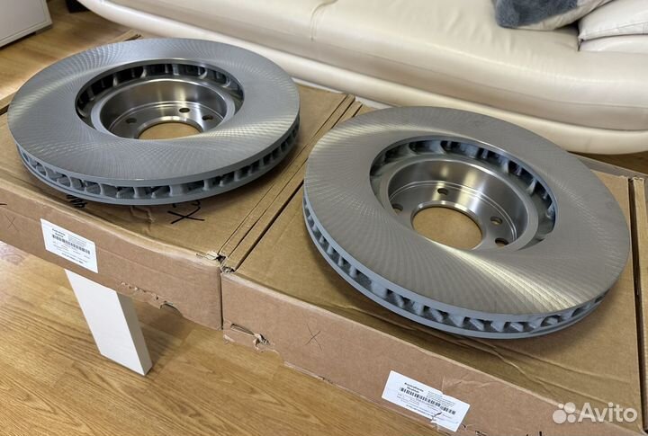 Диск тормозной передний правый Porsche Cayenne 958