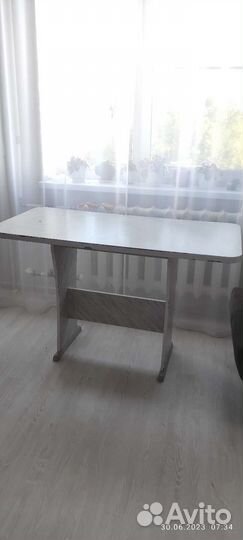 Кухонный стол