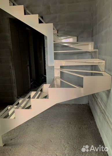 Лестница забежная под ключ