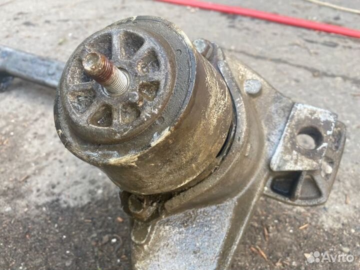 Опора двигателя Volkswagen Touareg 1 2007-2009