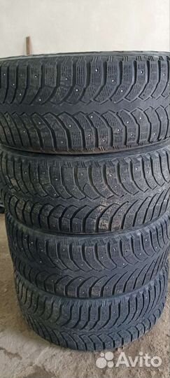 Bridgestone Blizzak Spike-01 235/55 R17 103T