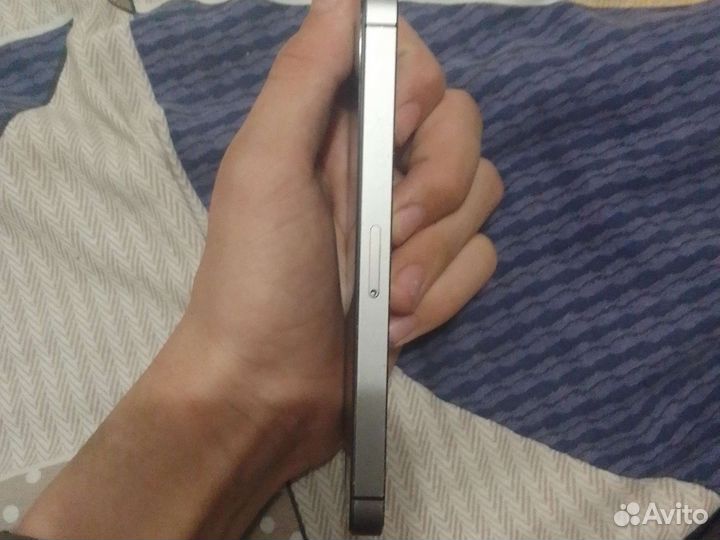 Телефон iPhone 5s