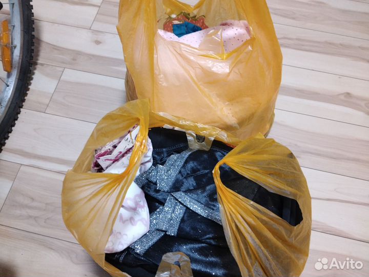 Два пакета вещей 42 размера