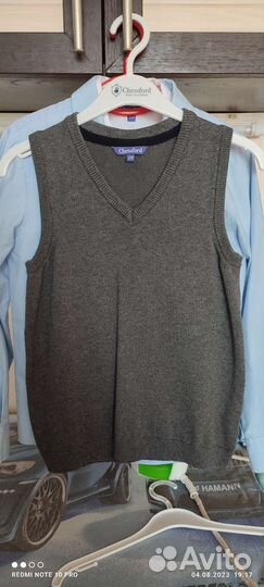 Рубашки школьные и жилетка