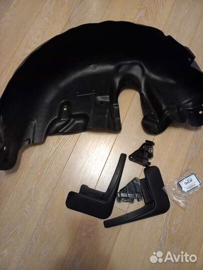 На Тойота королла 2014 г.в подкрылок брызговики