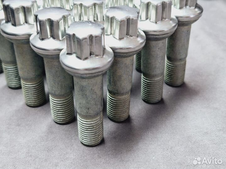 Удлиненные колесные болты Мерседес