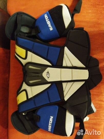 Нагрудник хоккейный easton