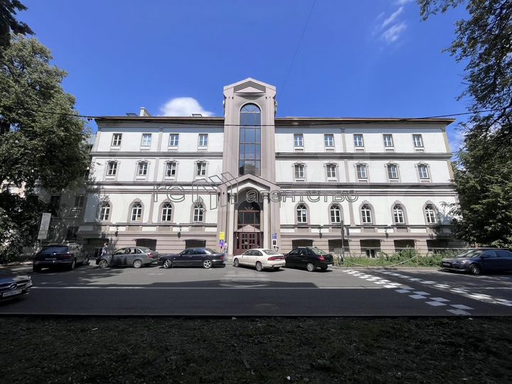 В центре на 1-м этаже