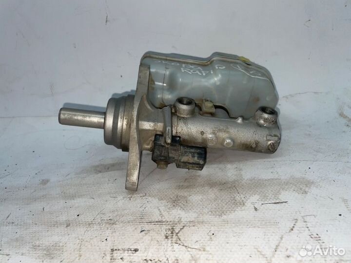 Главный тормозной цилиндр Skoda Rapid NH3 cwvb