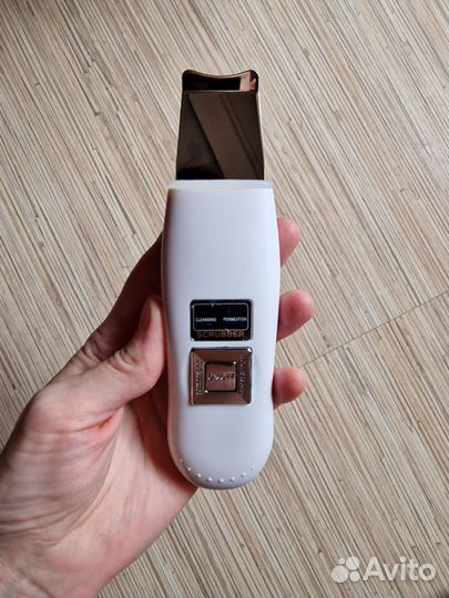 Прибор для ультразвуковой чистки лица