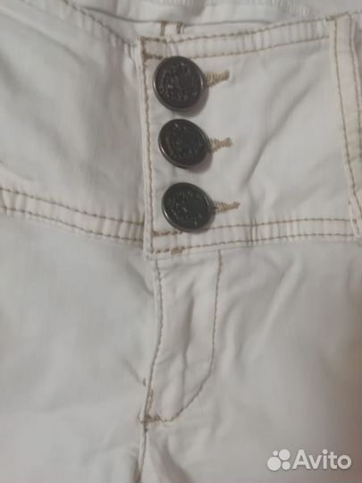 Джинсы белые