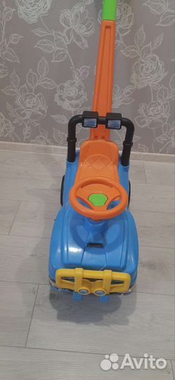Детская машинка каталка с ручкой
